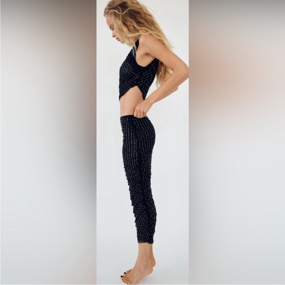 NWT ZARA 🎄holiday SEQUIN MIDI SKIRT S
Waist 12 without stretch
14 with stretch - Picture 5 of 11